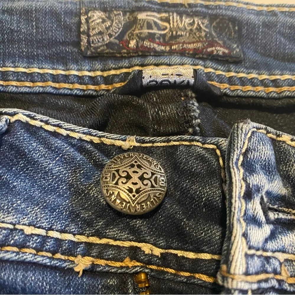 Silver Jeans Suki, boot cut,midrise, distressed 31” waist 27” inseam  8 1/2”rise - Picture 4 of 13